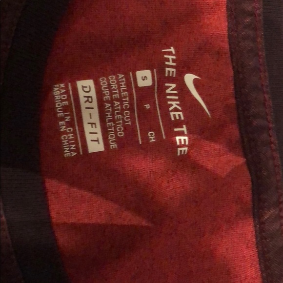 Maroon NIKE t-shirt - Picture 3 of 3